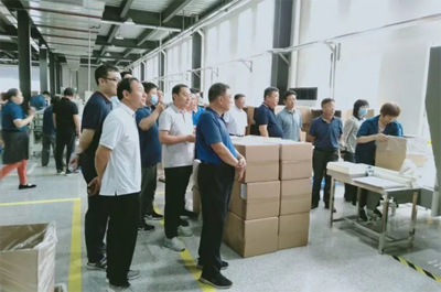 聚焦創(chuàng)新驅(qū)動，服務(wù)隊(duì)觀摩電子專用材料研發(fā)重點(diǎn)項(xiàng)目